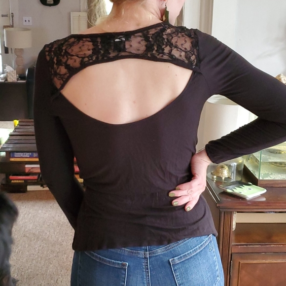 Open-back Long Sleeve Peplum Top with lace - Picture 2 of 4